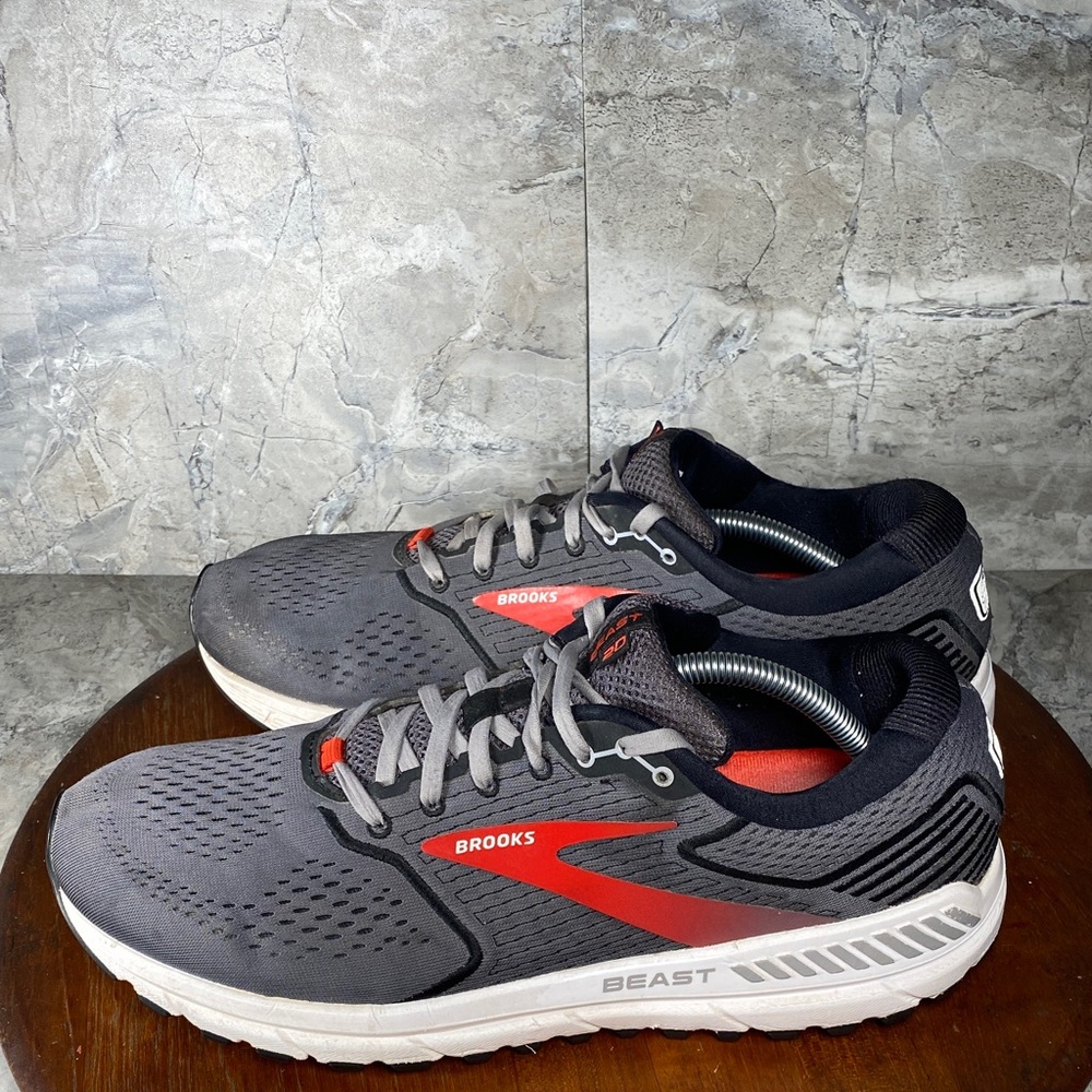 Brooks Beast 20 Men’s Size 13 Gray/Red Athletic Running Shoes